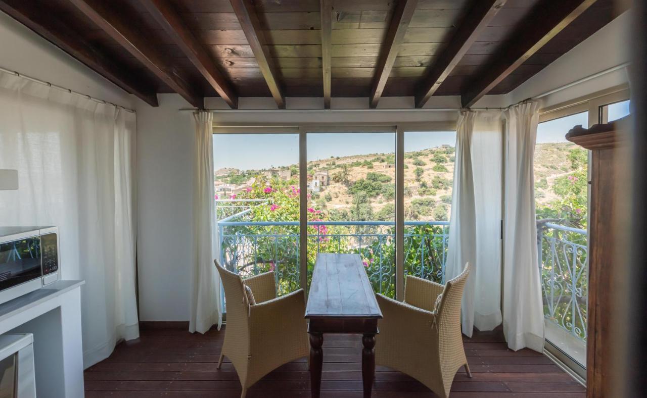Adamos Hotel Apartments Тохні Екстер'єр фото