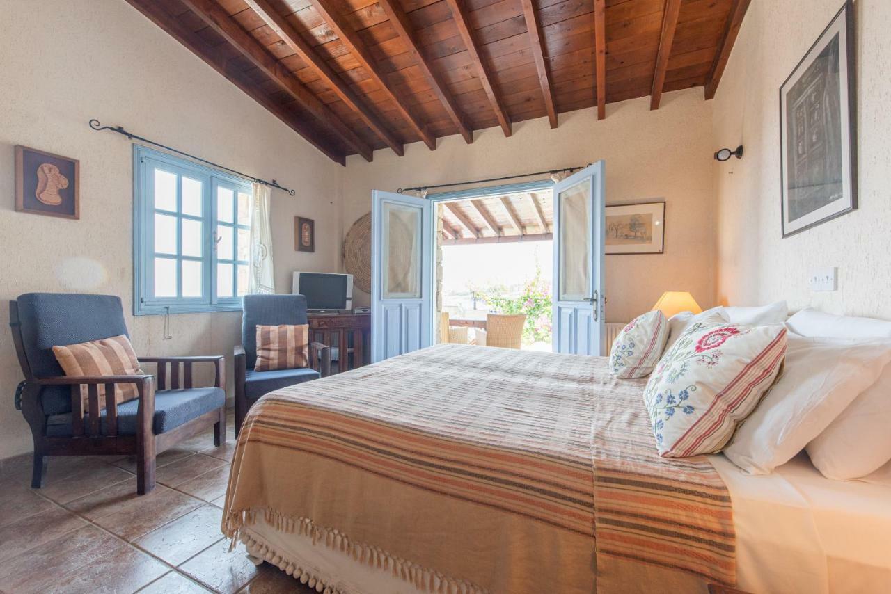 Adamos Hotel Apartments Тохні Екстер'єр фото